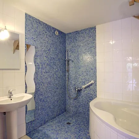 La Terrasse-sur-dorlay, 6 Pièces, 13 Personnes - Fr-1-496-72 Hébergement de vacances